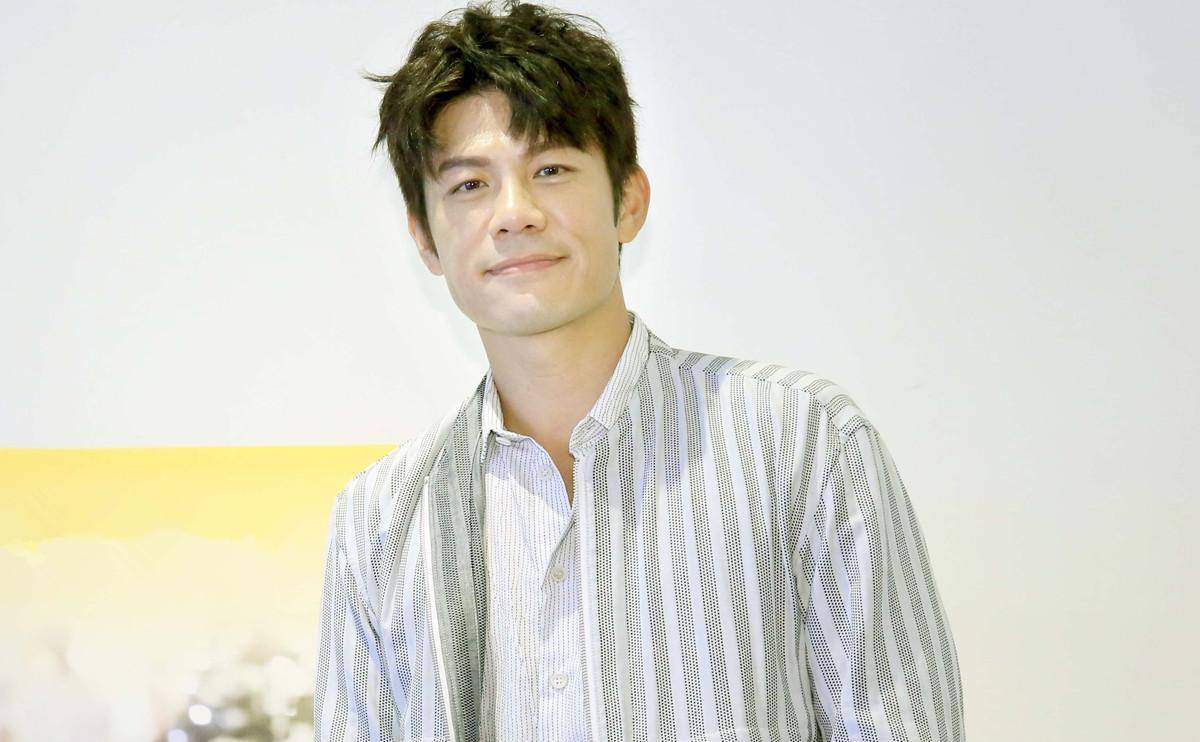 母亲癌逝4个月!42岁男星陈志强宣布结婚,已跟小10岁女友同居