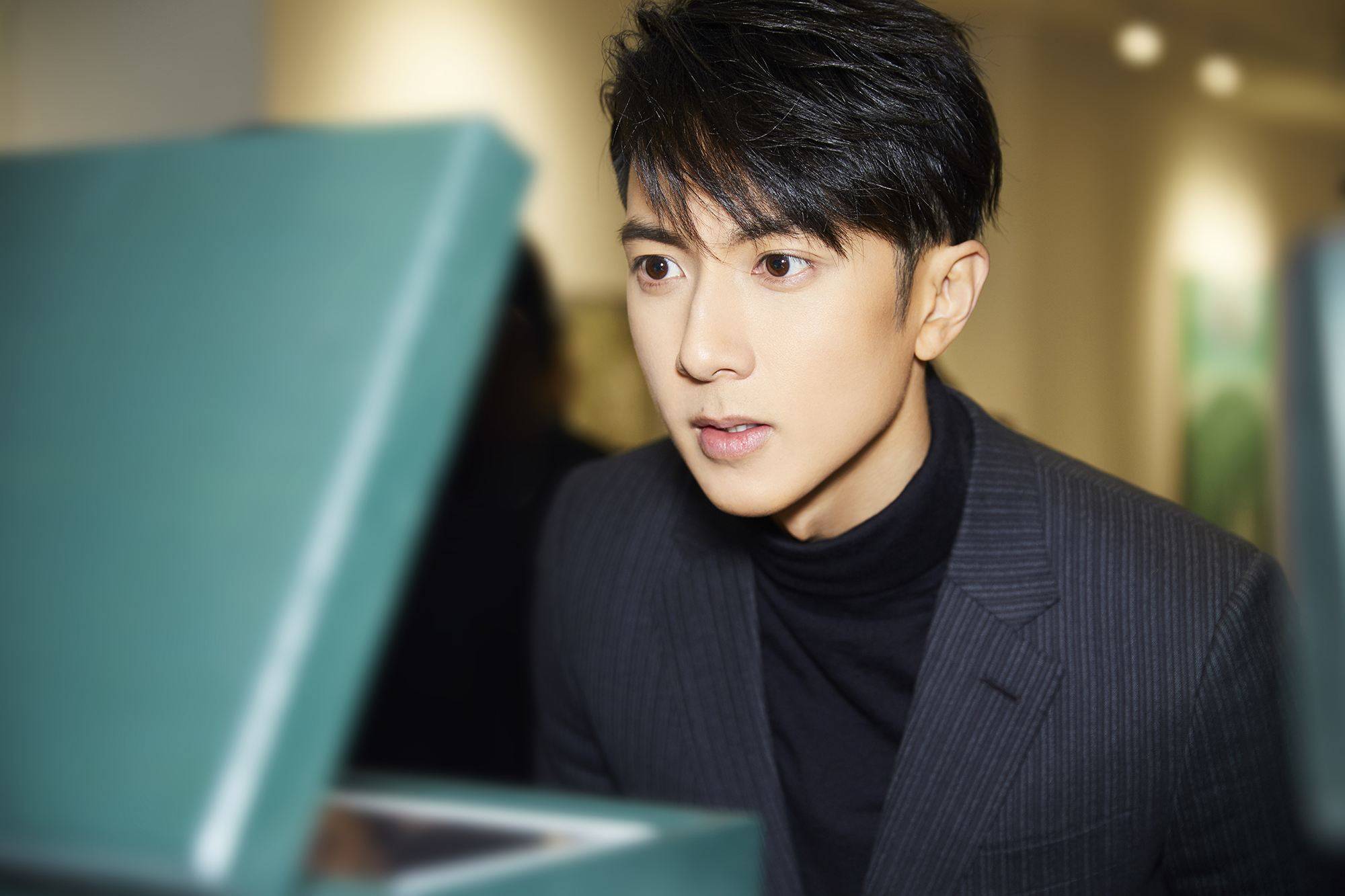 看吴尊三十年前居住豪宅里的床头柜, 终于懂为啥都说他是文莱王子_尊