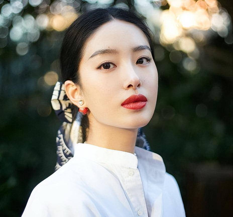 "大嘴巴"太绝了,这6位女星个个长相平平,却被嘴打开了颜值_姚晨_舒淇