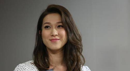 "好彩妹"钟嘉欣:曾为tvb捧红女星,成全职妈妈后近况如何_比赛_时候