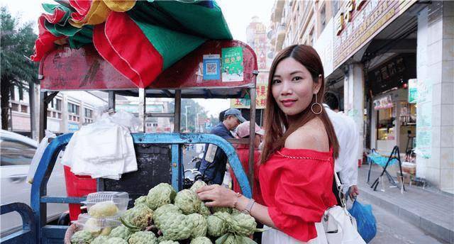 中越边境上的特殊人群，越南妹子每天穿过边境线，来中国卖水果