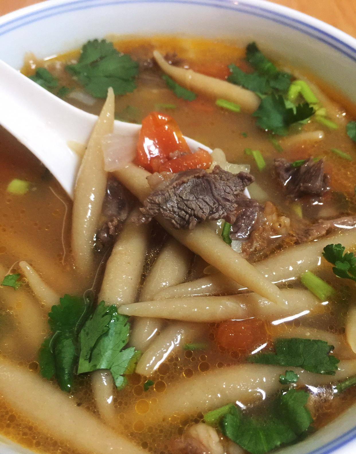 山西特色美食《羊肉莜面鱼鱼》汤鲜味美,筋道醇香,小朋友超爱吃_土豆