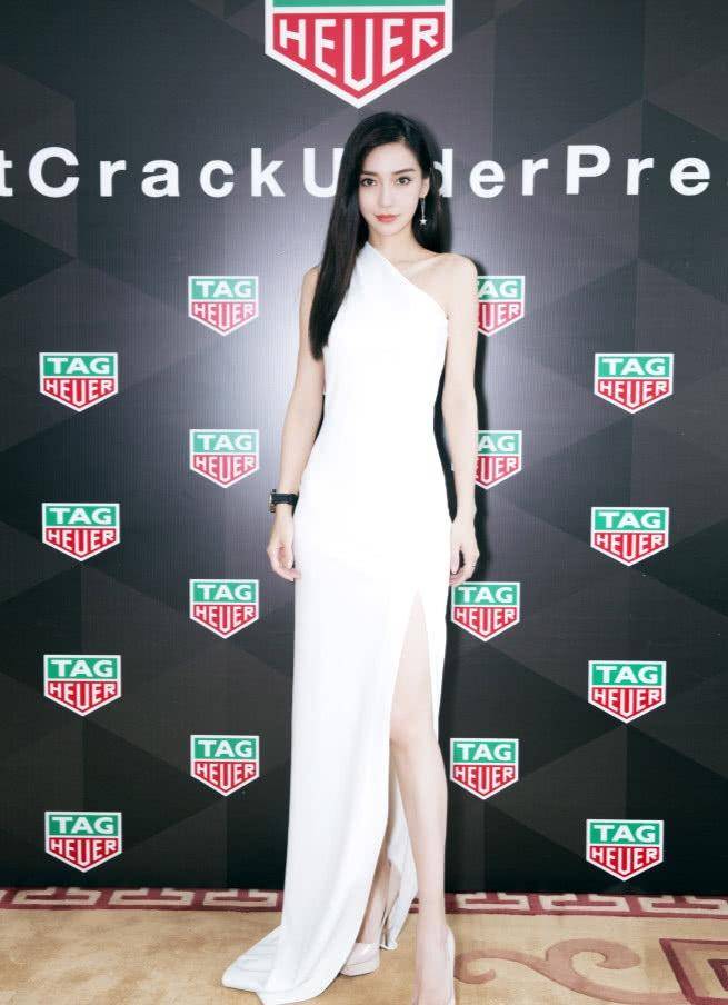 辣妈杨颖身穿金色长裙亮相,高贵又优雅,难怪黄晓明选她_身材_黑色