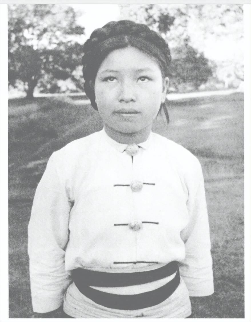 老照片，1937年民族学者拍摄的傣族少女，天然淳朴很漂亮_女孩_