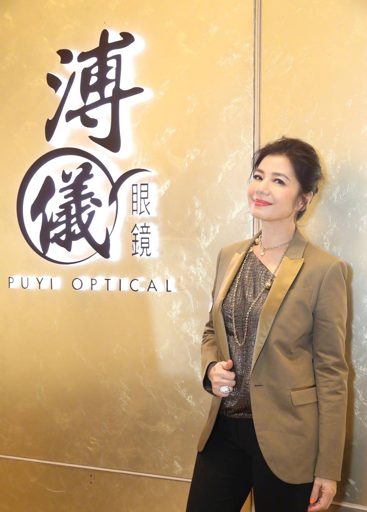 钟楚红60岁依旧"风华绝代"!