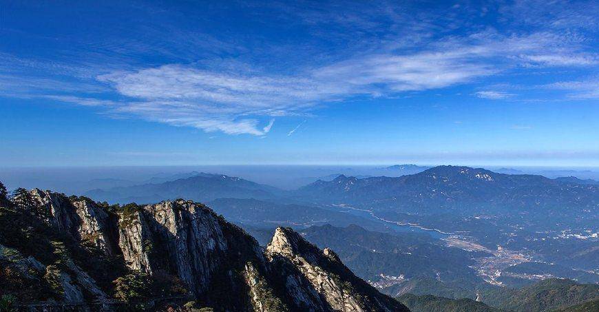 “大别山”大别山反清复明盟主投降洪承畴,余部拥立朱明后裔继续抗清三年