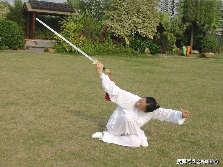 与其讨好别人,不如讨好自己; 与其取悦别人,不如取悦自己_关系_练剑_老想