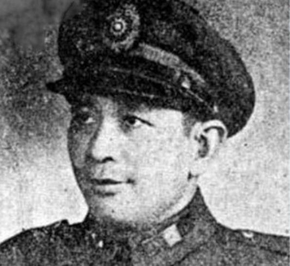 “黄埔军校”他被称为“逃跑将军”，不仅贪财还好色，却活到103岁