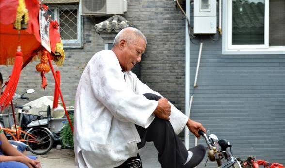 “爱新觉罗”这位爱新觉罗后代蹬了半辈子三轮车，如今是最正宗的京城老炮