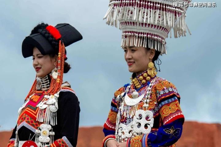 彝族服饰服装_地区_凉山_传统