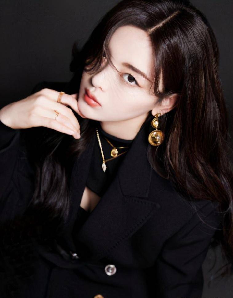 杨超越称火箭少女解散是解脱,当时大家都在哭,她一点也哭不出来