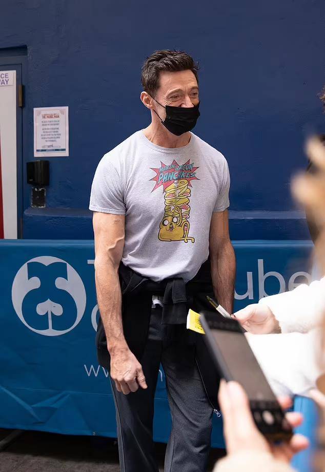 如果说好莱坞有痴情榜单,那么42岁的"海王"杰森·莫玛(jason momoa)