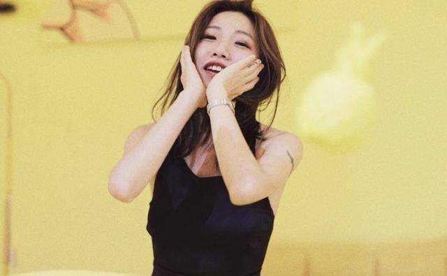 自卑的老公,把空姐老婆关在家中,只因担心她认识更好的男人_王睿_女