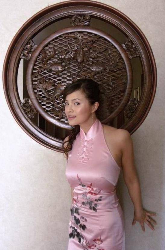 率性女星石兰:与潜力股丈夫8天闪婚,相守20年,终成豪门阔太_因为_黄伟