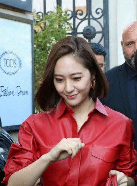 然而现在一眨眼,才25岁的郑秀晶就开始了自己发福的时期.