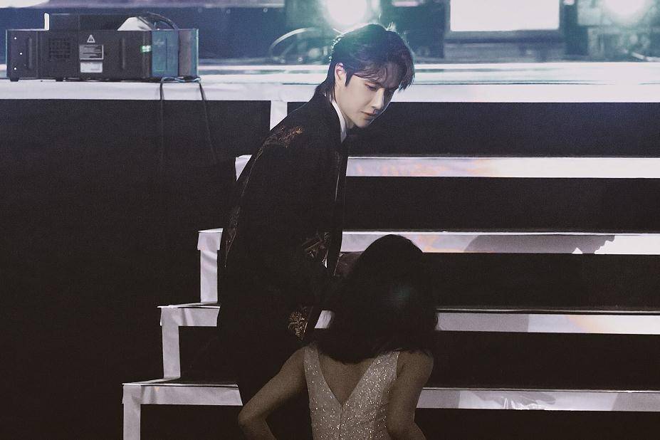 赵丽颖王一博星光大赏合体 你们的允翡戏外终于同框啦!