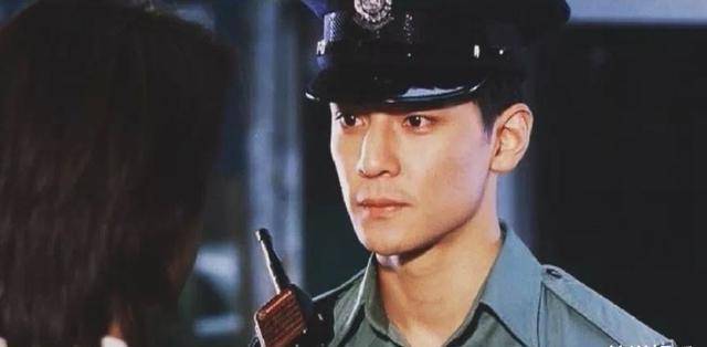 《警察故事》里面邪性一笑,还有《窃听风云2》中帅到没有朋友,吴彦祖