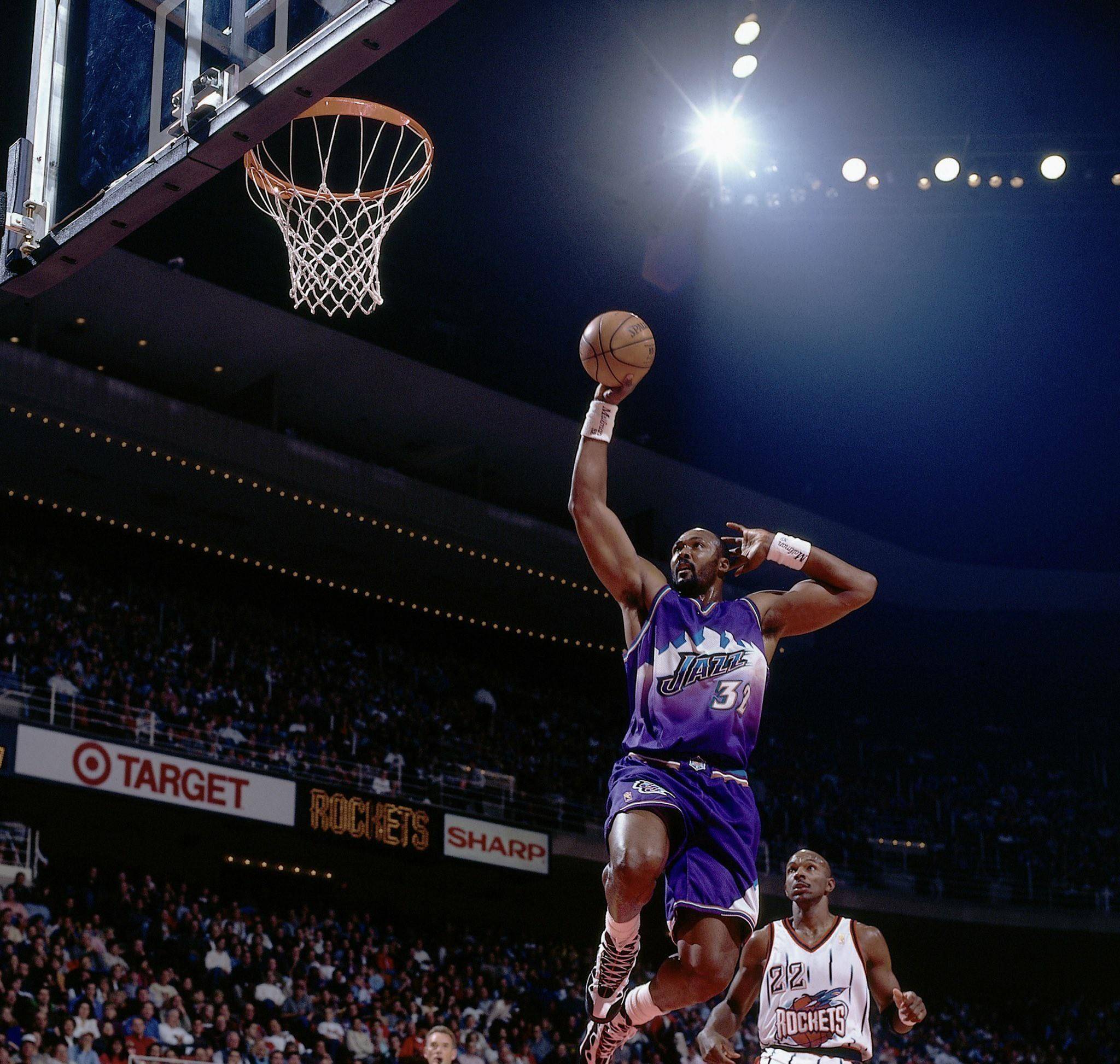 原版卡尔马龙:1990年代第一大前锋,击败乔丹获得mvp的男人!