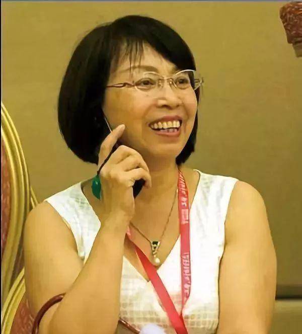 而她3年开了6家公司,身价百亿_李巍_刘永好_妻子