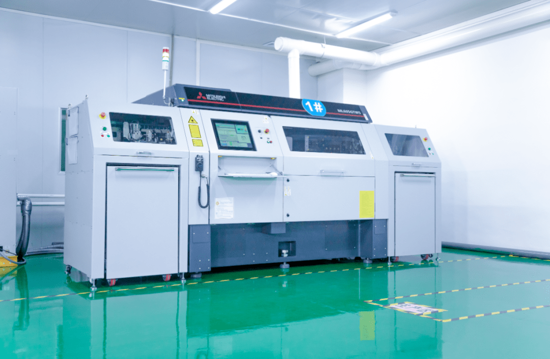 图3 三菱激光钻孔机综上,机械钻孔或激光钻孔是pcb加工工序中不可或缺