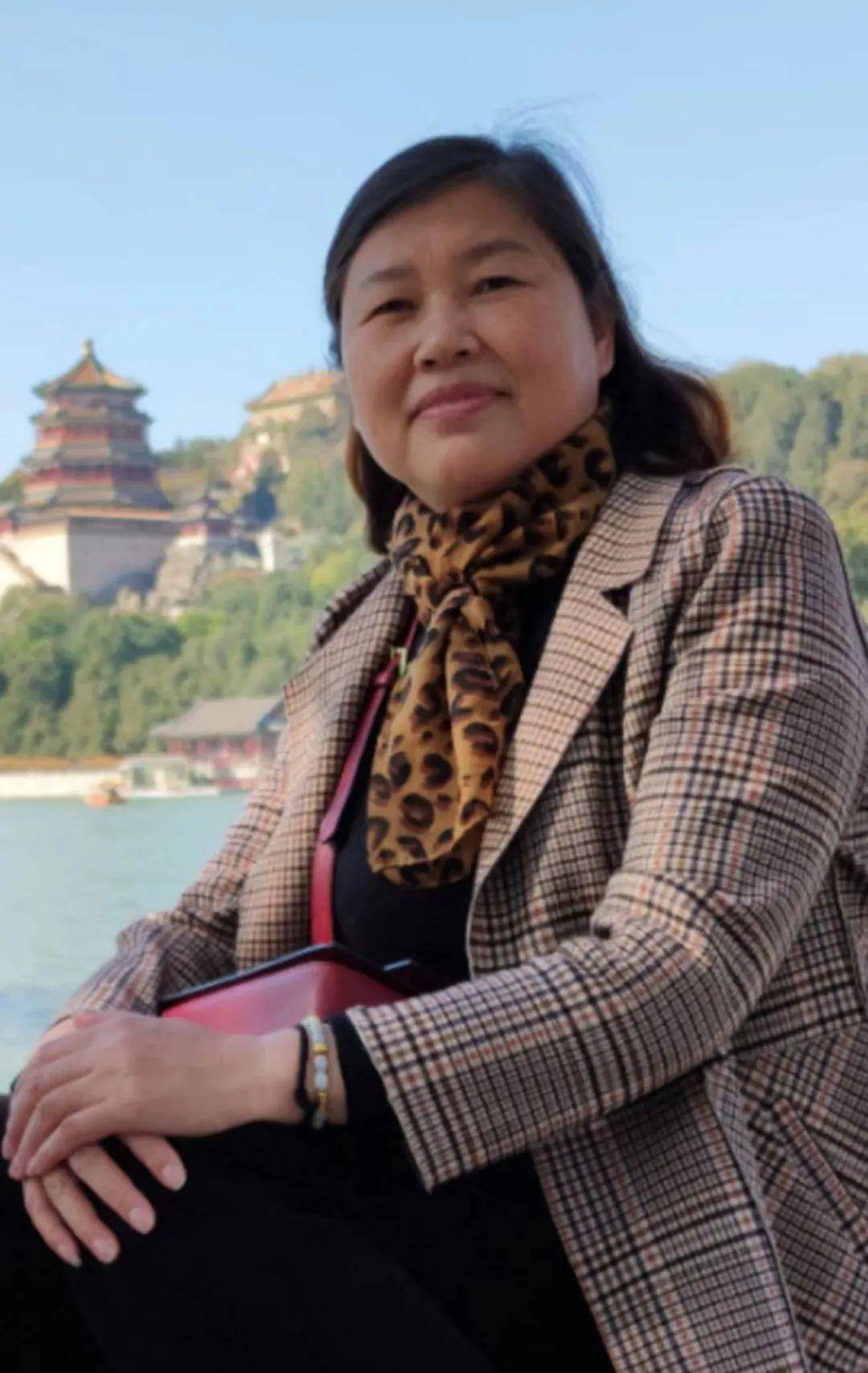 画家简历张丽菁,女,学历:本科,万安县文化馆退休干部l,职称:副研究馆