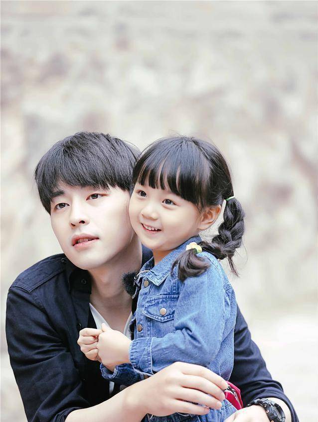 小山竹近照,好久不见已经这么漂亮了,邓伦看了也要被女儿美到_生活