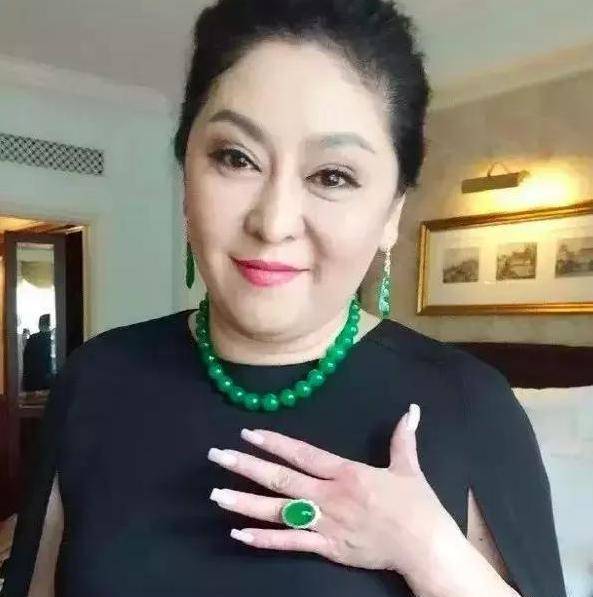 向太的珠宝,数量多得超出你想象_婚礼_祝福_戒指