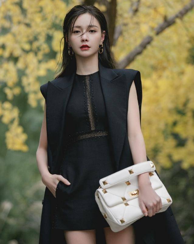 沈梦辰17岁旧照公开,模样大变连他都认不出,这还能说没"加工"_时尚