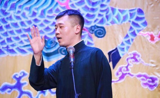 在三庆园演出的相声演员不轮换,是固定的,今年八队队长张云雷去三庆园