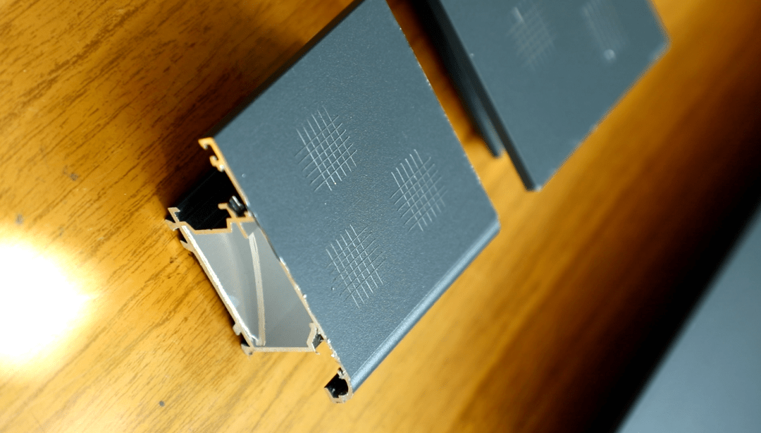 实美铝材|门窗一清洗就褪色,是质量差,还是另有隐情?_涂层_型材_恒温