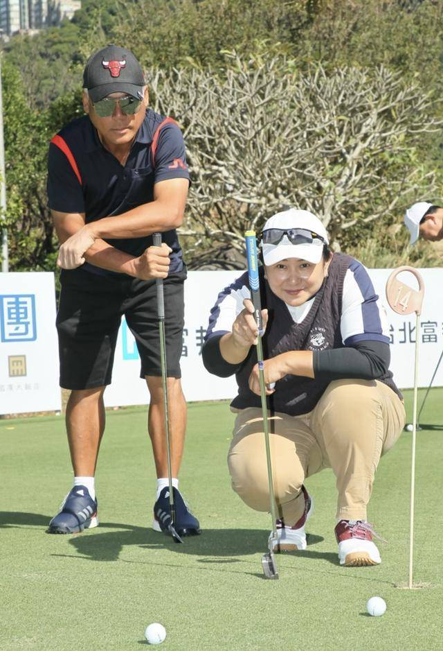 裘海正,一首《爱我的人和我爱的人》风靡两岸,虽老了但她很幸福_飞鹰