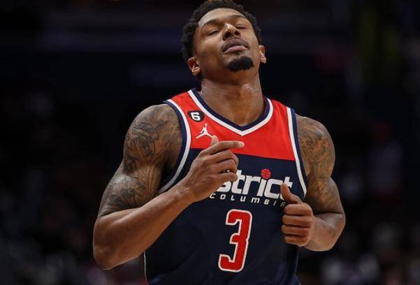 比尔真是太幸运了,奇才队准备顶薪续约,小球市场的悲哀是他们无法引进