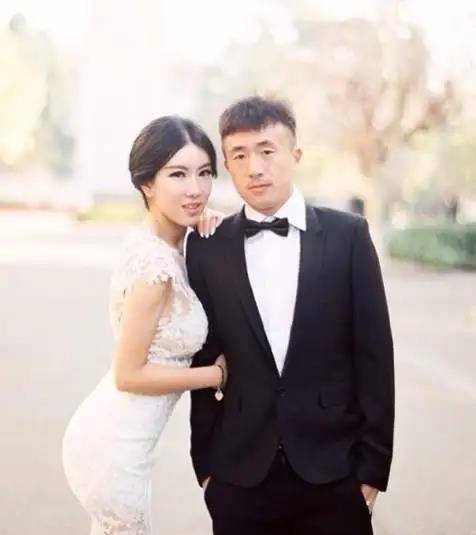 国足李铁老婆图片