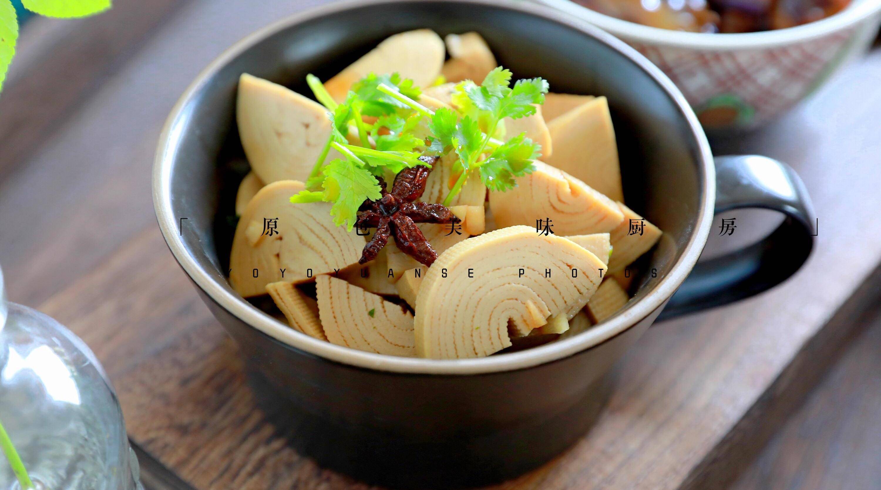 天气热起来了,教你一款家常凉拌菜,做了一盘上桌完全不够吃_豆制品