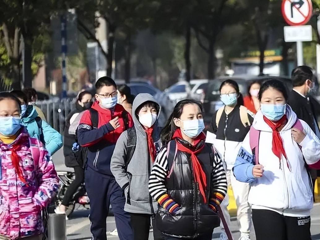 原创多地中小学不再组织或延期期末考试，杭州一中学取消网课，好随意