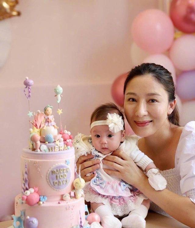 最近楊怡分享了一張自己的女兒