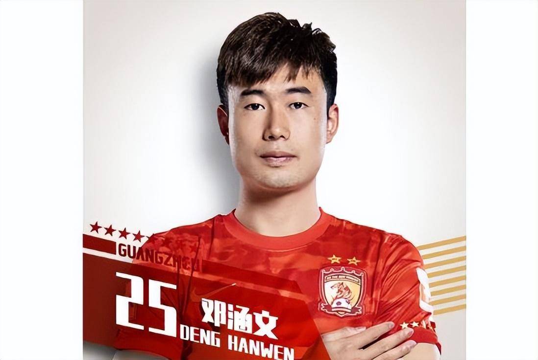 邓涵文代表武汉三镇时,在右后卫位置拿出了能攻善守的表现.