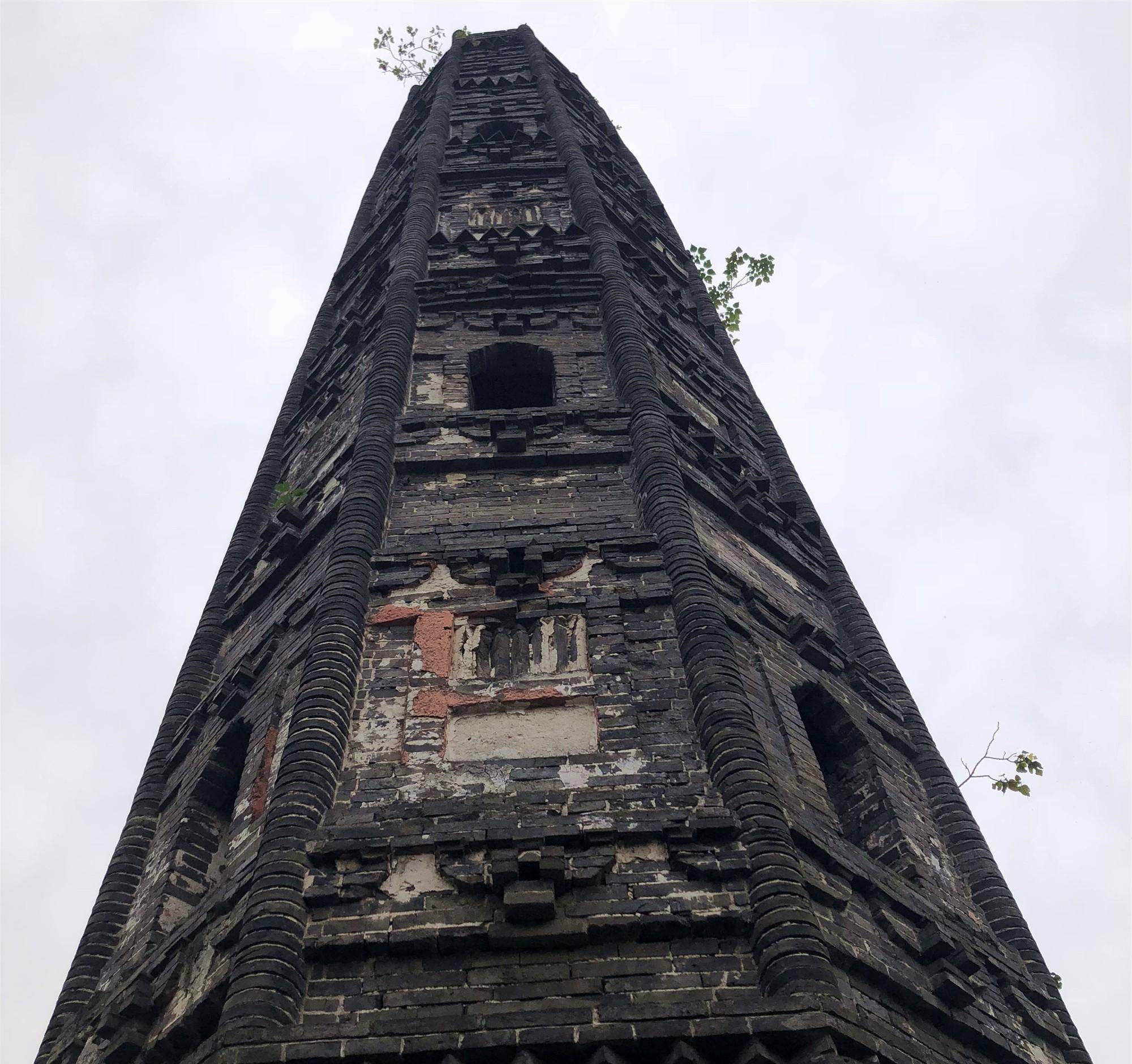 上海松江天马山,一斜塔一古树一清泉,明明有实力偏偏靠佛系_护珠塔