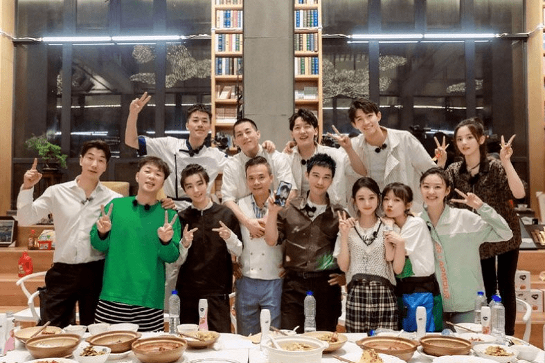 其中黄晓明,林述巍,张亮都是老熟人了,赵丽颖和李浩菲则是全新的嘉宾