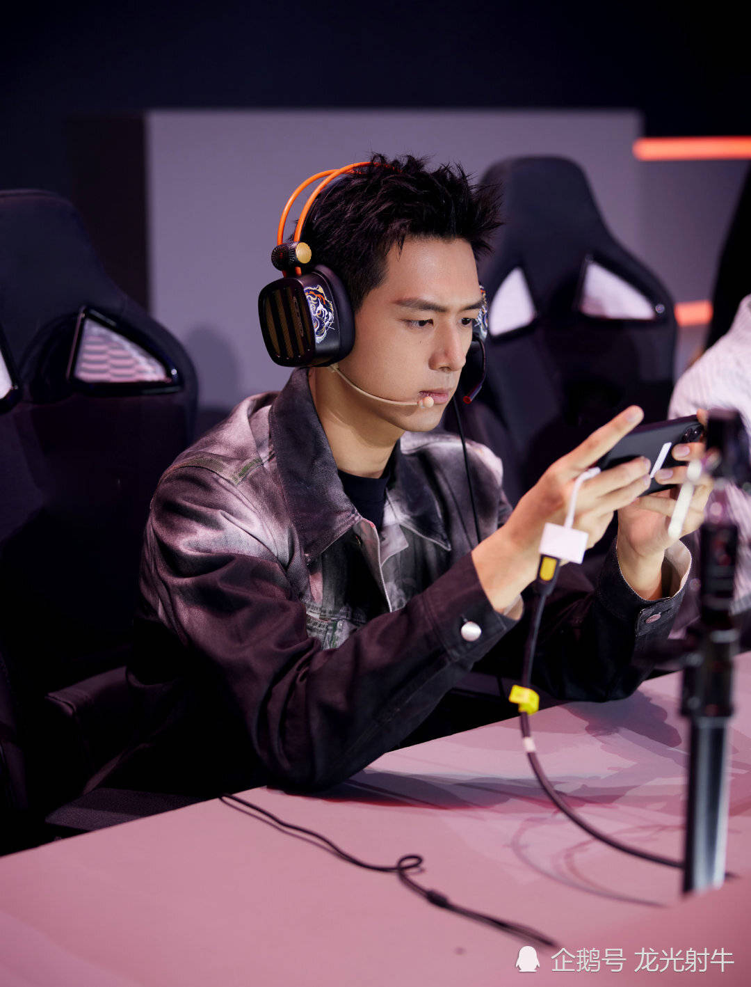 李现出镜游戏状态佳,电竞男神韩商言回来了_黑色_活动_宝宝