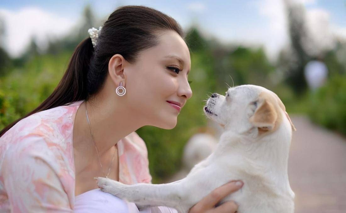 李天柱的老婆照片图片