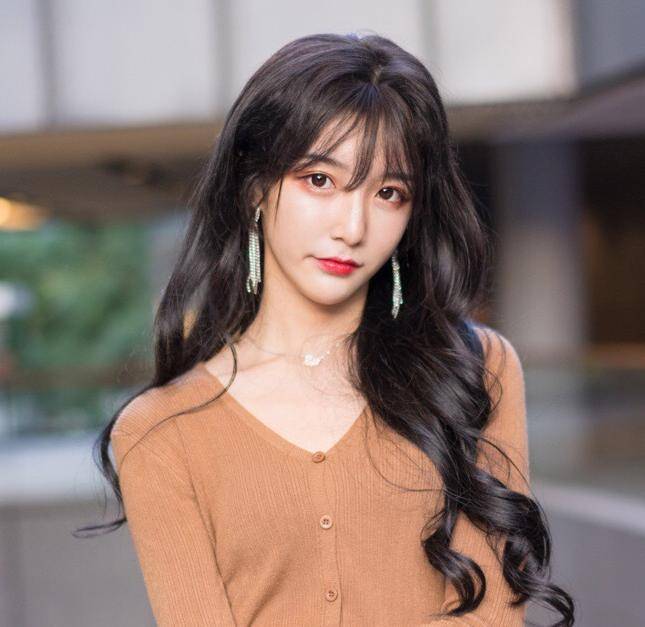 "女装大佬"艾比,靠身材脸蛋圈粉无数,自爆变身成功却遭打脸_网络_因为