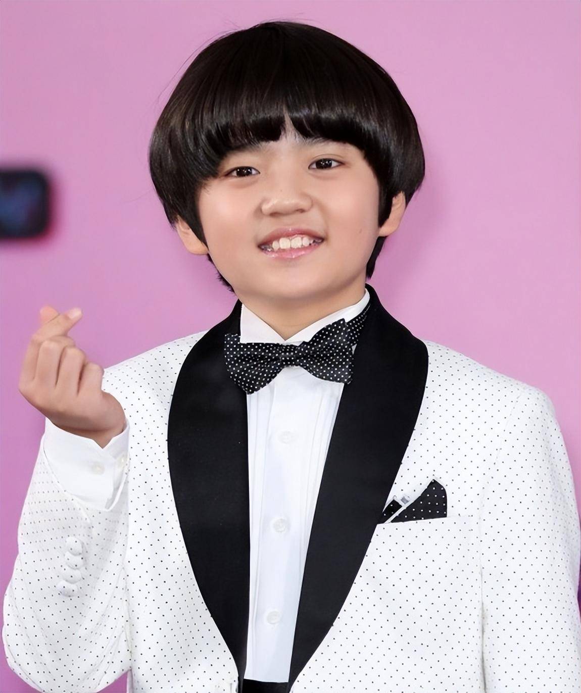 5岁红遍全韩国11岁就早恋惊呆众人,天才童星如今演技吊打宋仲基_因为