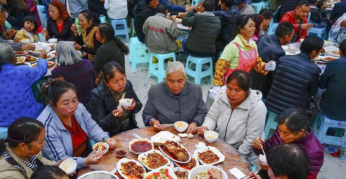 到贵州农村吃席,随礼8888元,一桌菜总共才300,亏大了_婚礼_品质_酒席