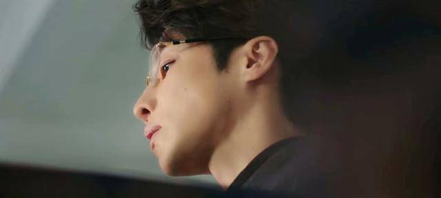 得知杜磊也是陷害父亲江耀明的参与者之一,江君和杜磊决裂.