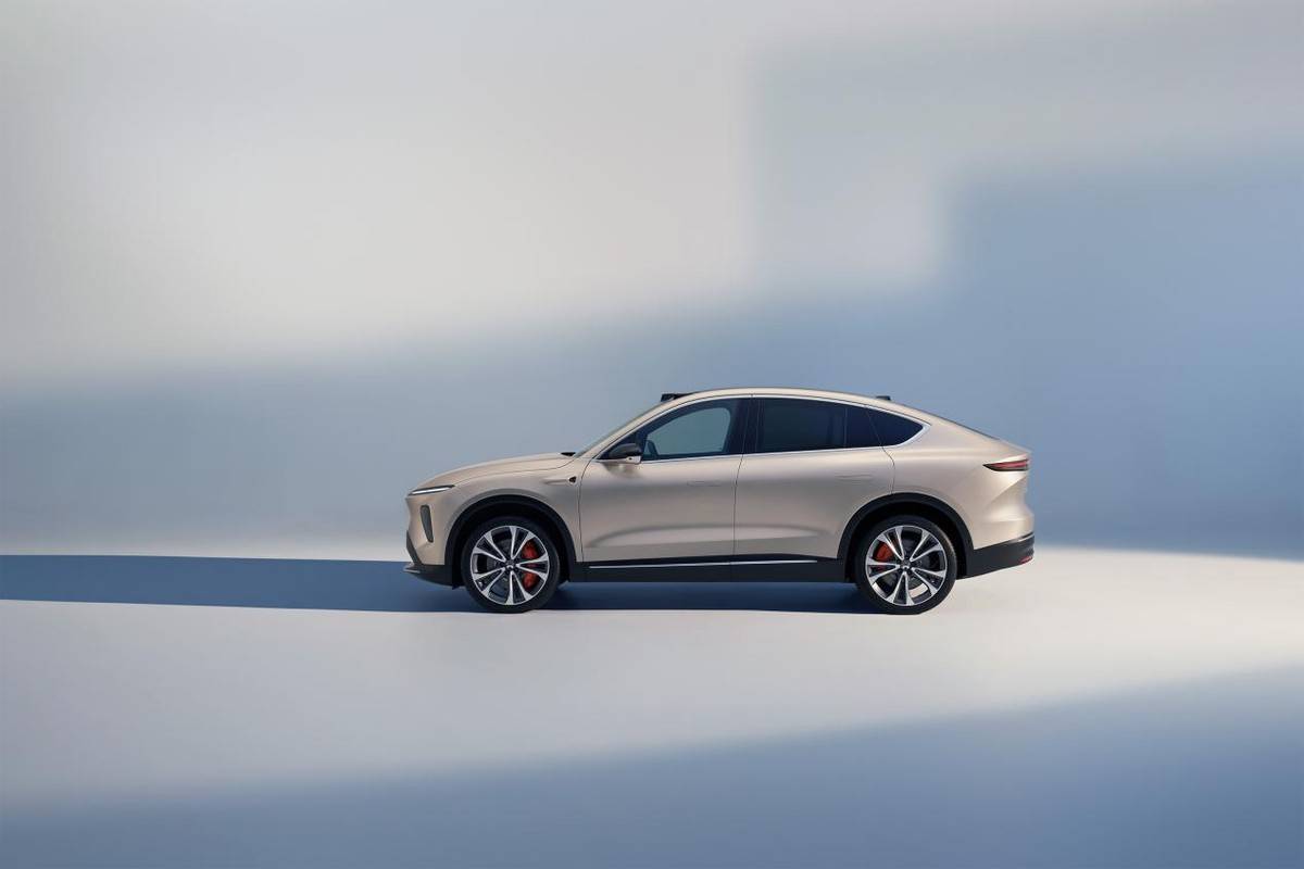 原创
                蔚来新品发布会举行，全新ES8携手EC7年底压轴登场8