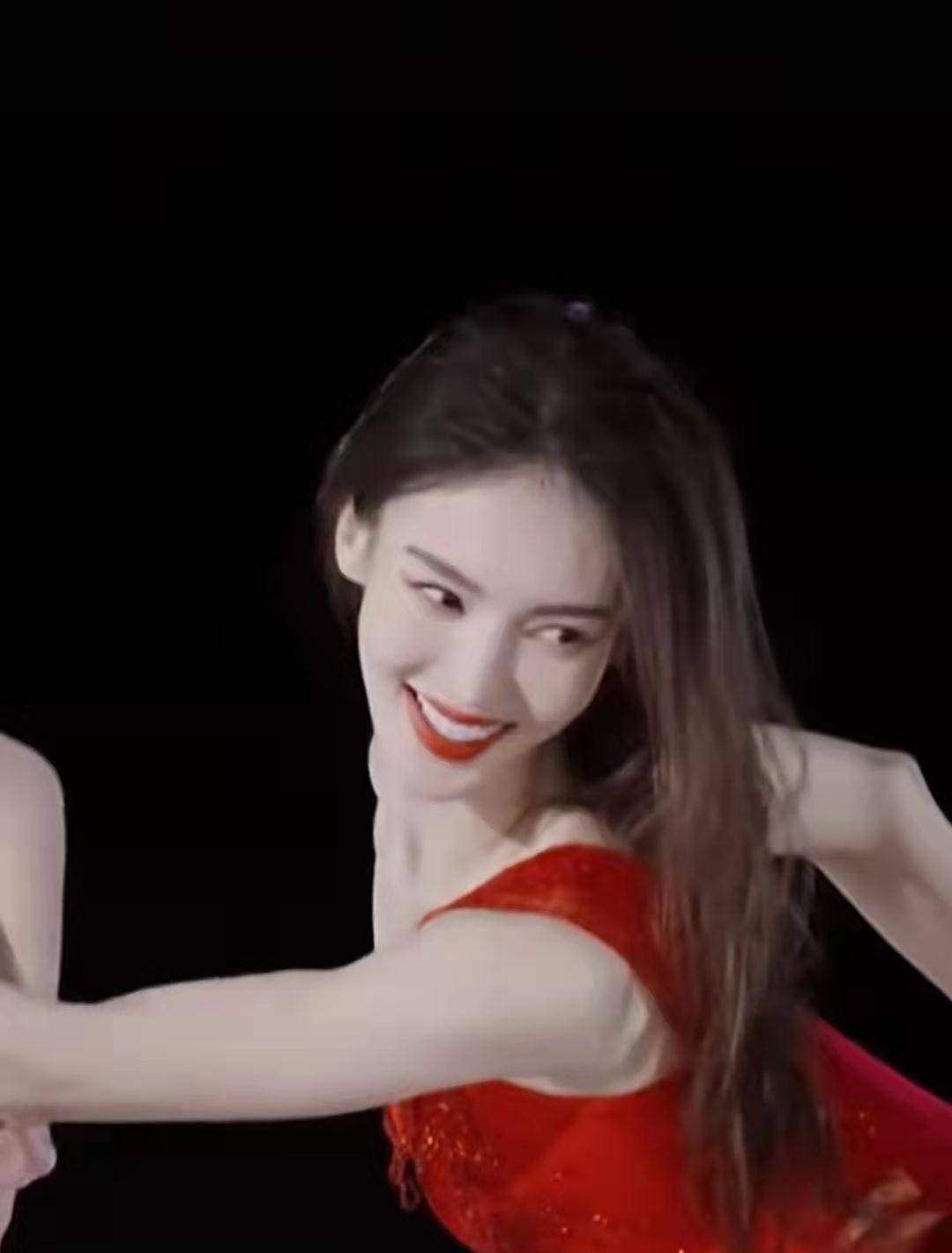 时隔10年,金晨再跳傣族舞,10年前是灵动,10年后是妩媚_舞蹈_实力_不