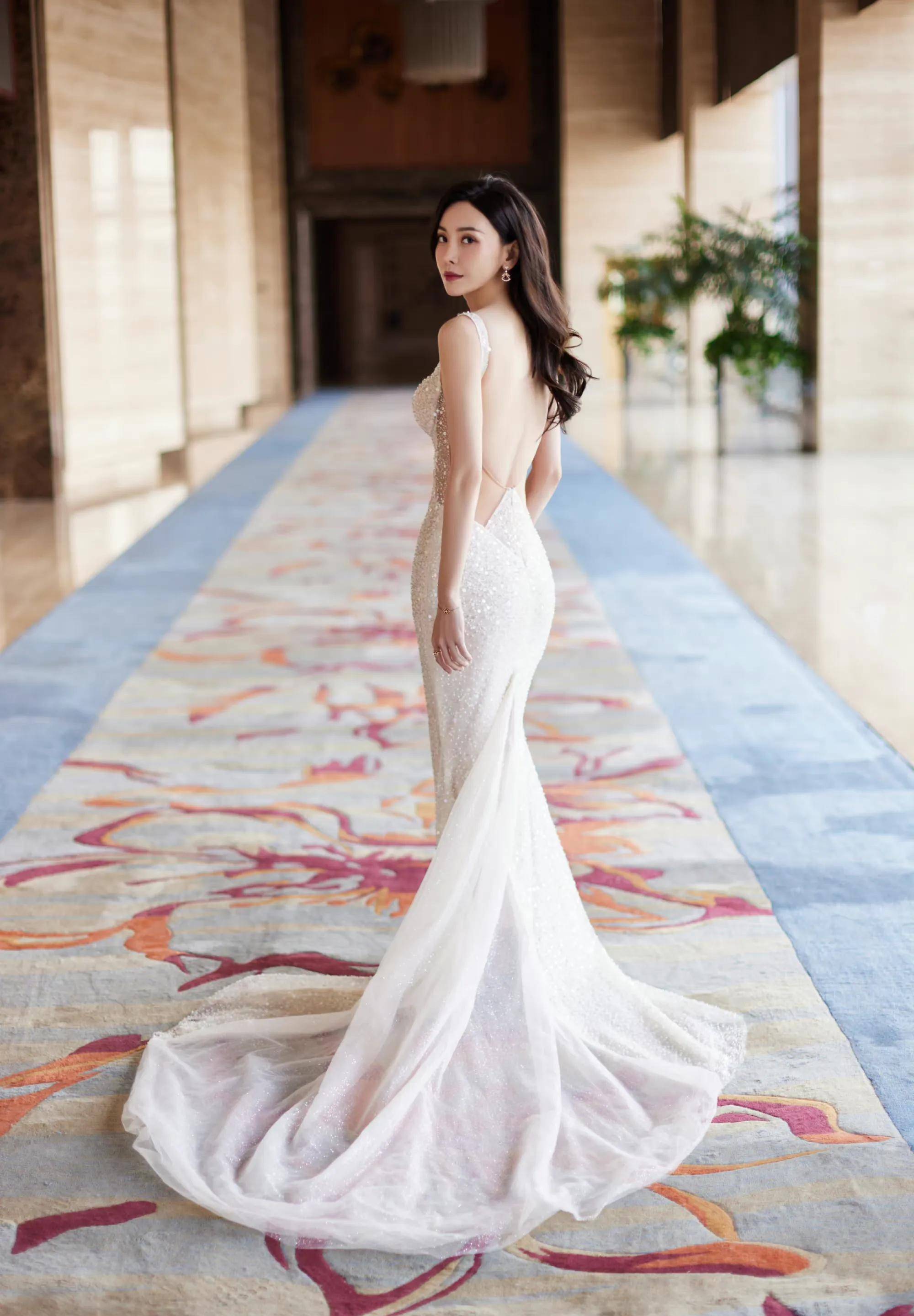 又一波红毯 毛晓彤深v露背裙太惊艳 孙千透视装性感 于文文身材火辣