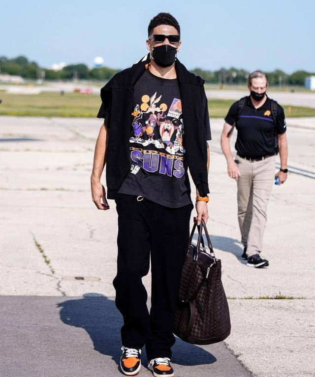 3位nba球员示范「夏天短tee」穿搭,夏季就是要来这件基本款!