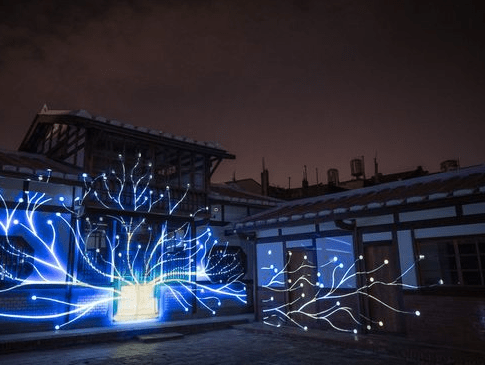 古建灯光秀|悬空蓝色轨道似宇宙星空 老宅光影秀超震撼_建筑_冰晶